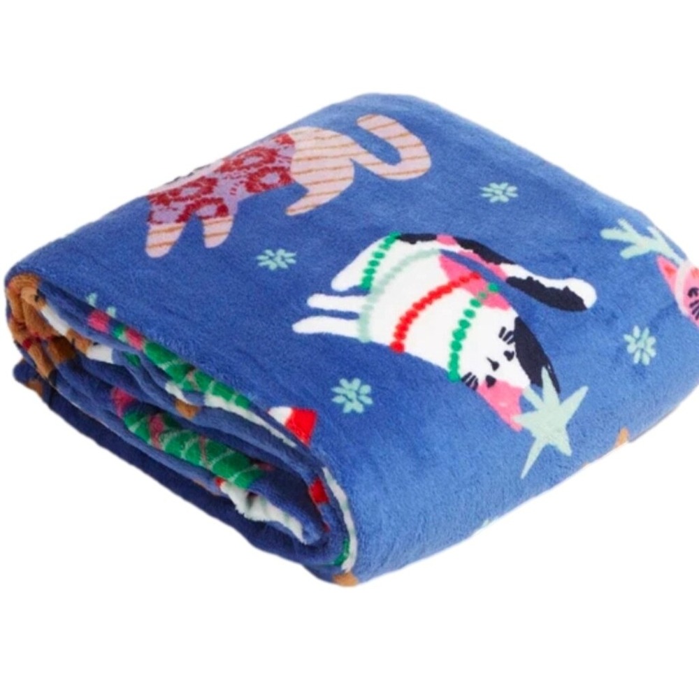 NWT Vera Bradley Plush Blanket Sock Set Blue Catnip Christmas Holiday Cats Soft - Picture 5 of 5